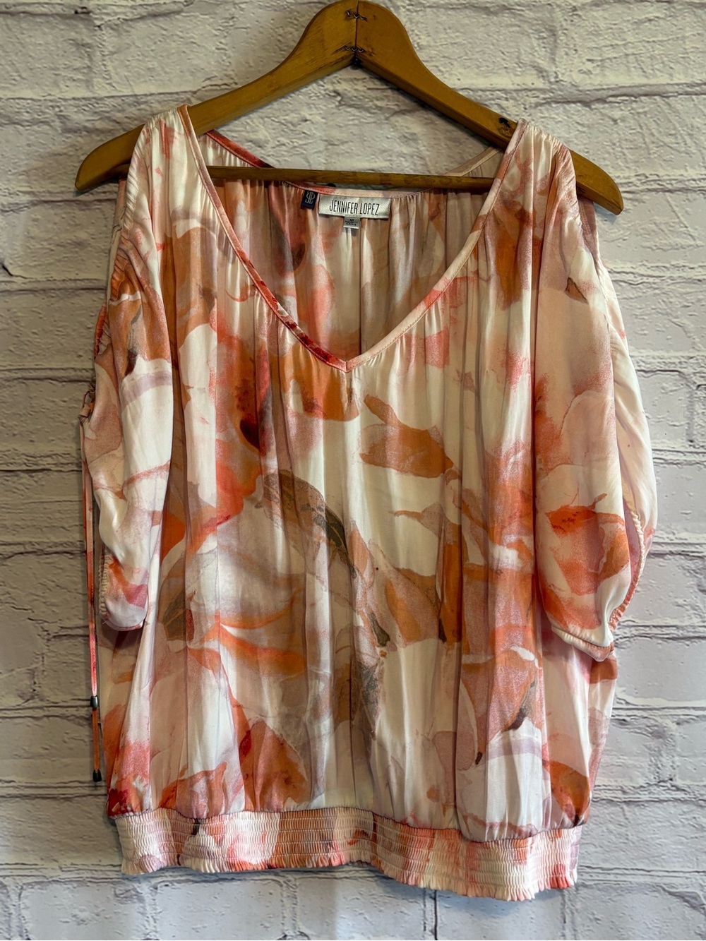 🌿5/$25 Jennifer Lopez Pink and Orange Watercolor Blouse